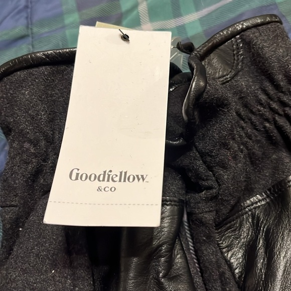NWT Goodfellow tech touch winter gloves. - Picture 3 of 4